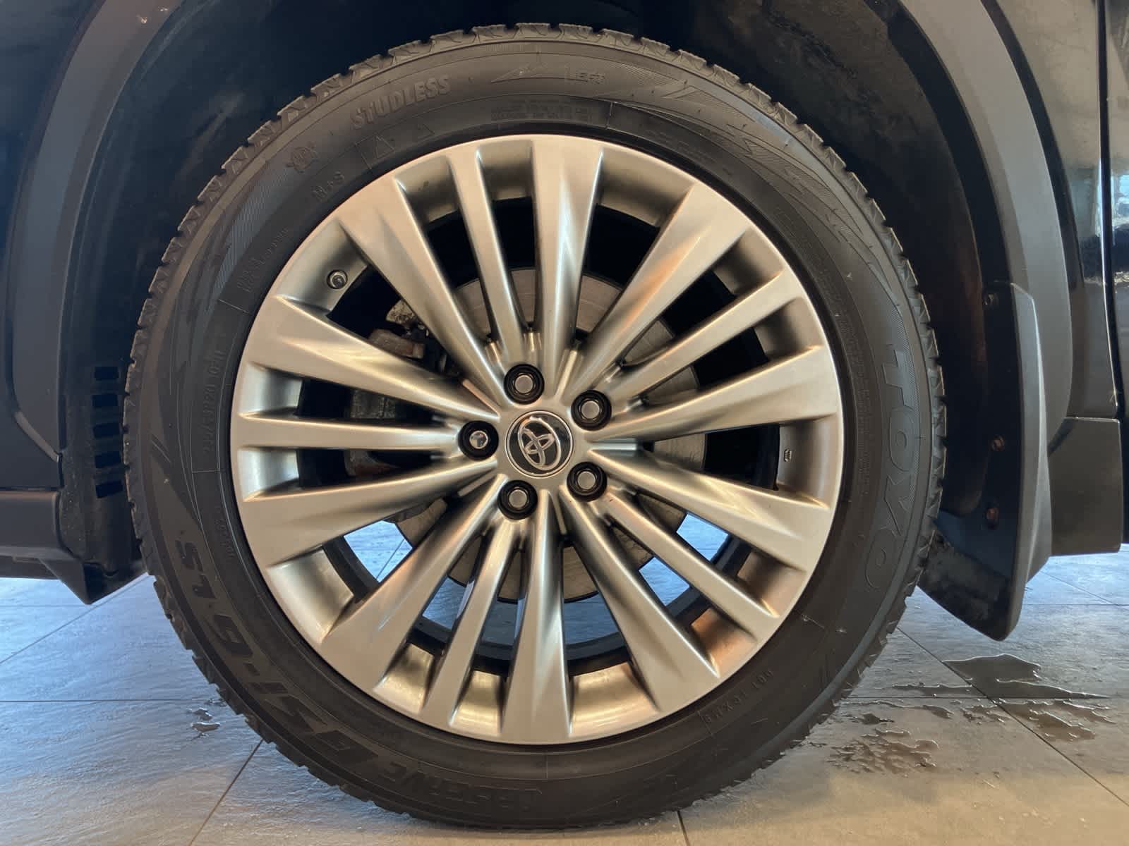 Thumbnail: 2023 Toyota Highlander - 9