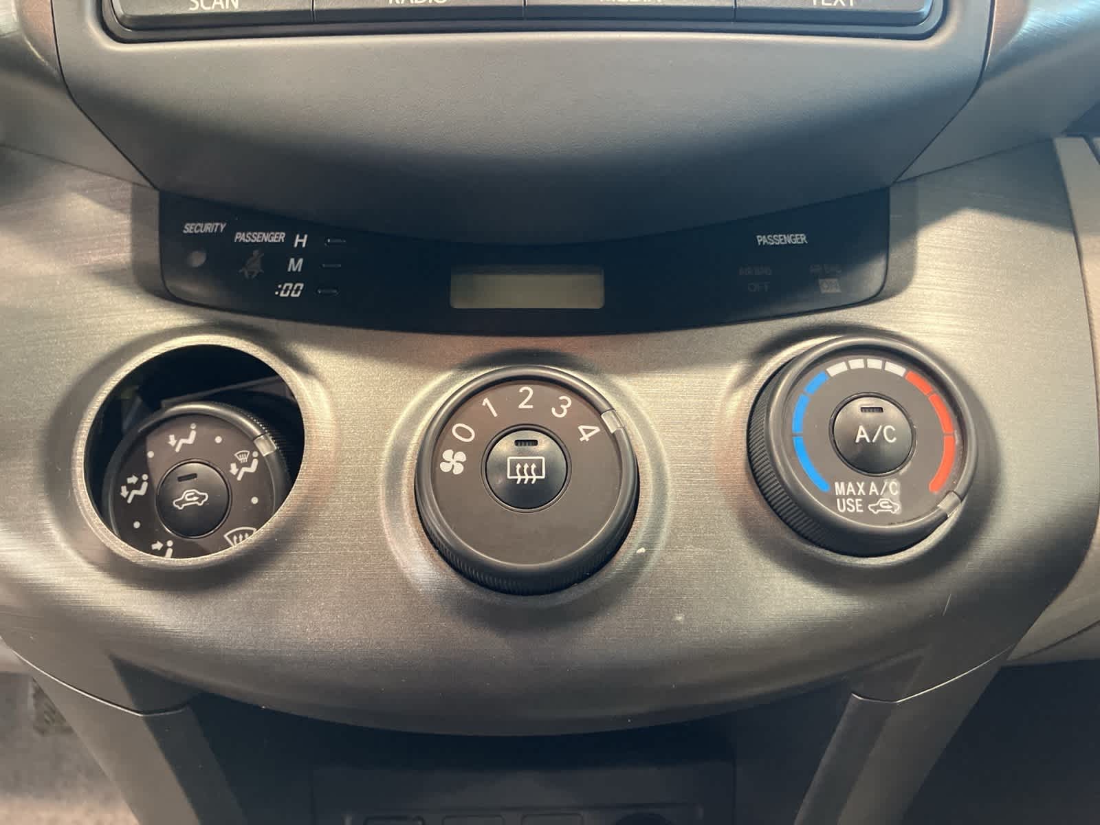 Thumbnail: 2012 Toyota RAV4 - 17