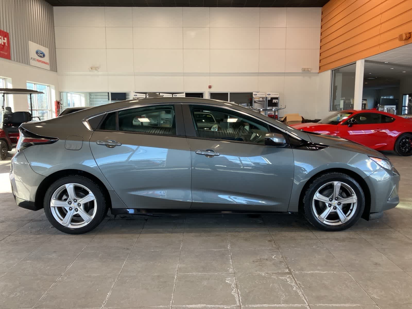 Thumbnail: 2017 Chevrolet Volt - 4