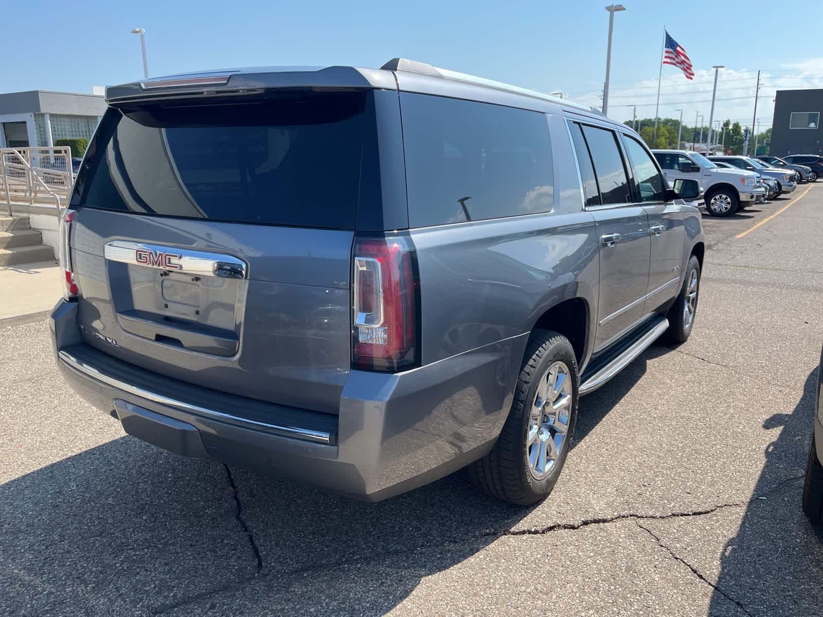 Thumbnail: 2018 GMC Yukon XL - 11
