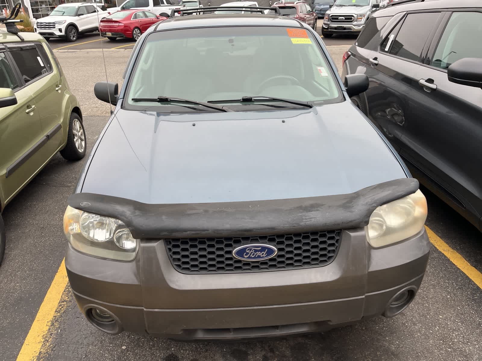 Thumbnail: 2005 Ford Escape - 27