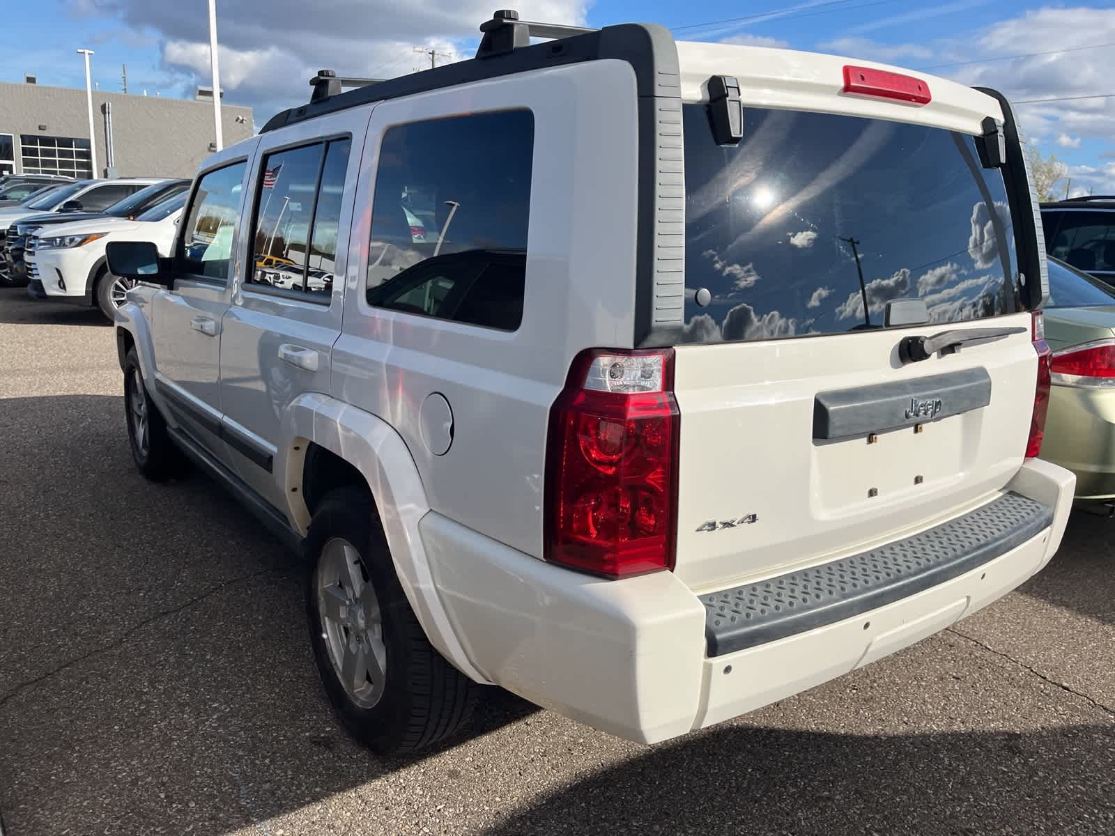 Thumbnail: 2008 Jeep Commander - 8