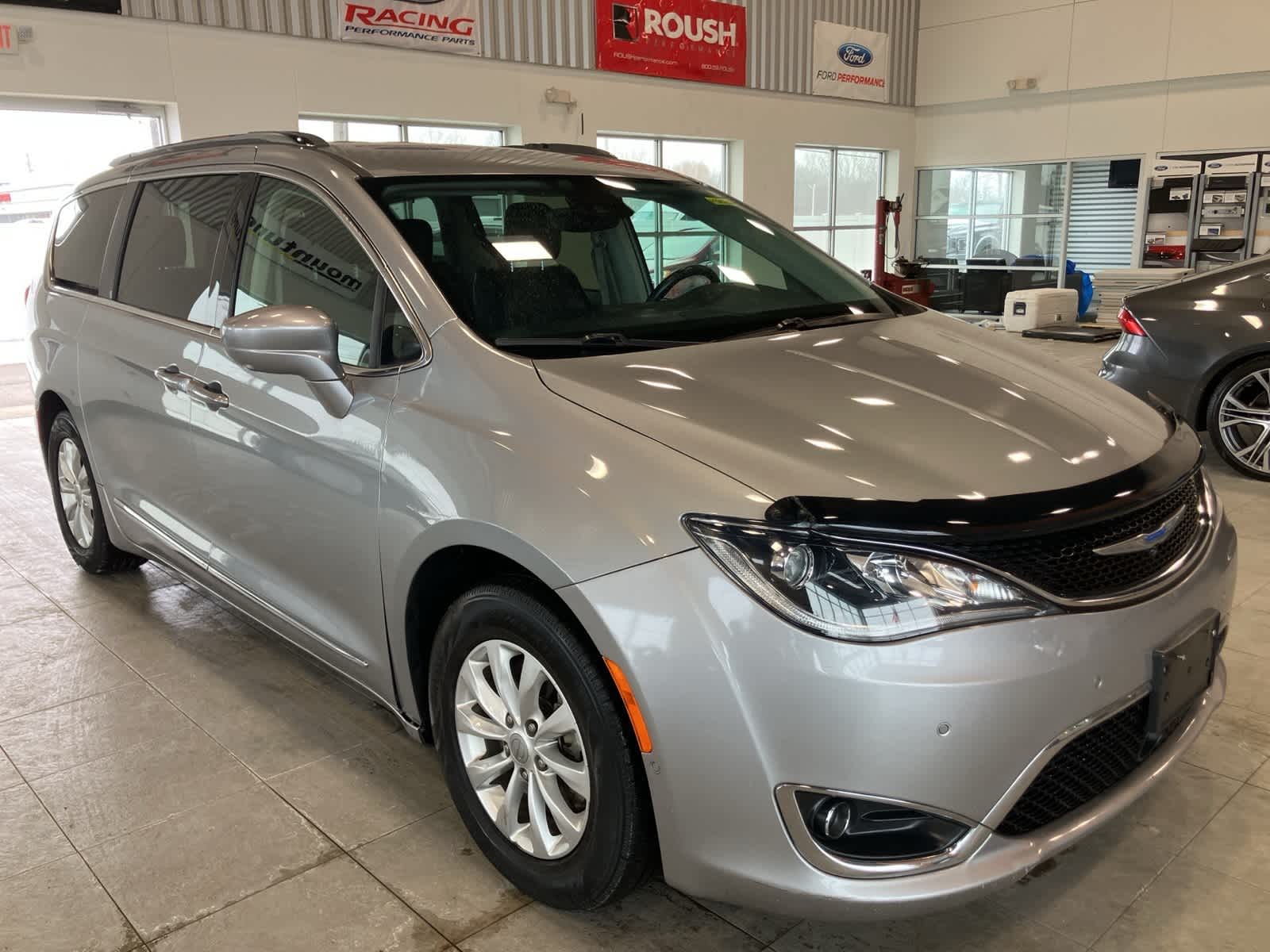 Thumbnail: 2018 Chrysler Pacifica - 3