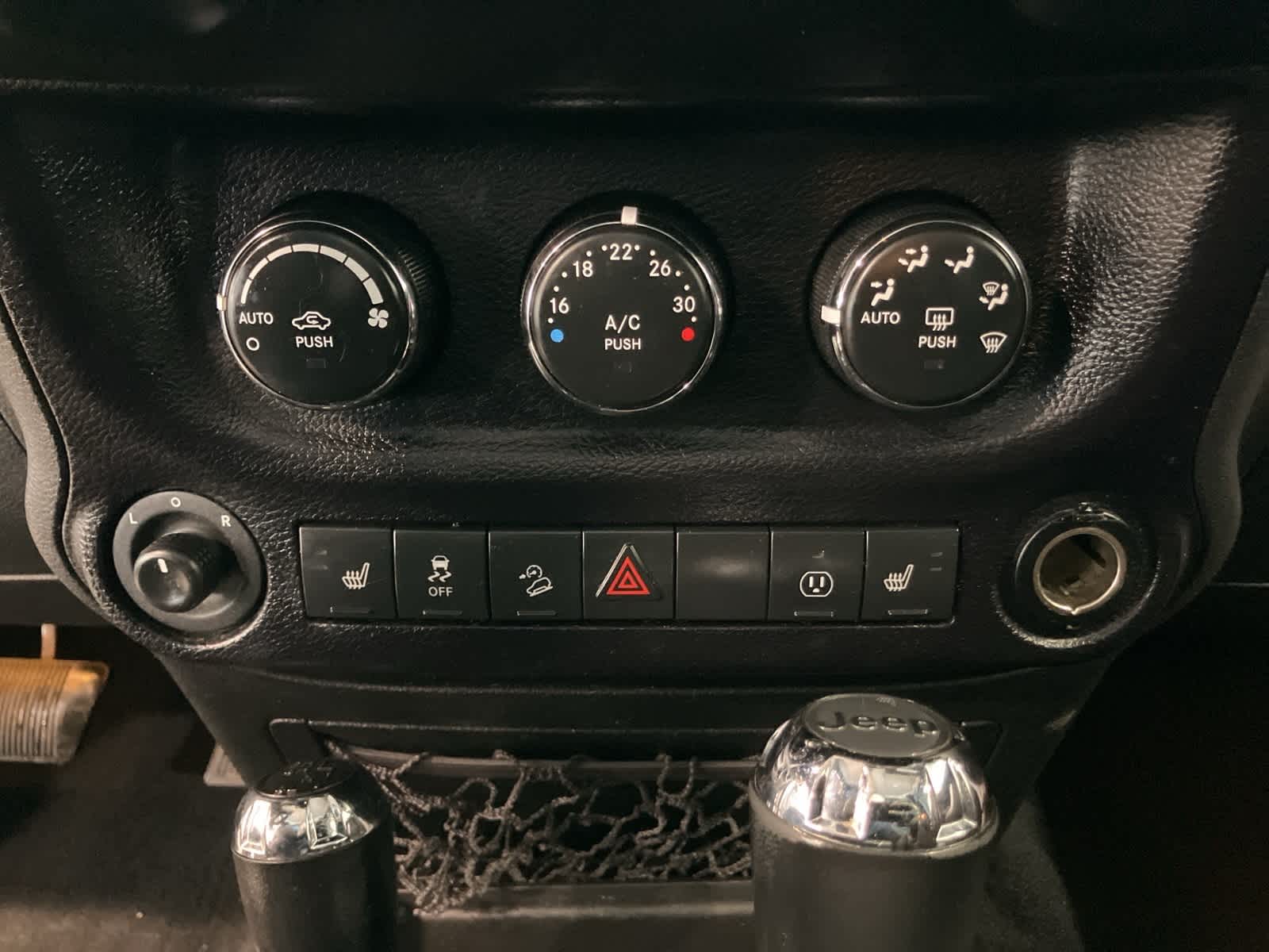 Thumbnail: 2016 Jeep Wrangler - 15