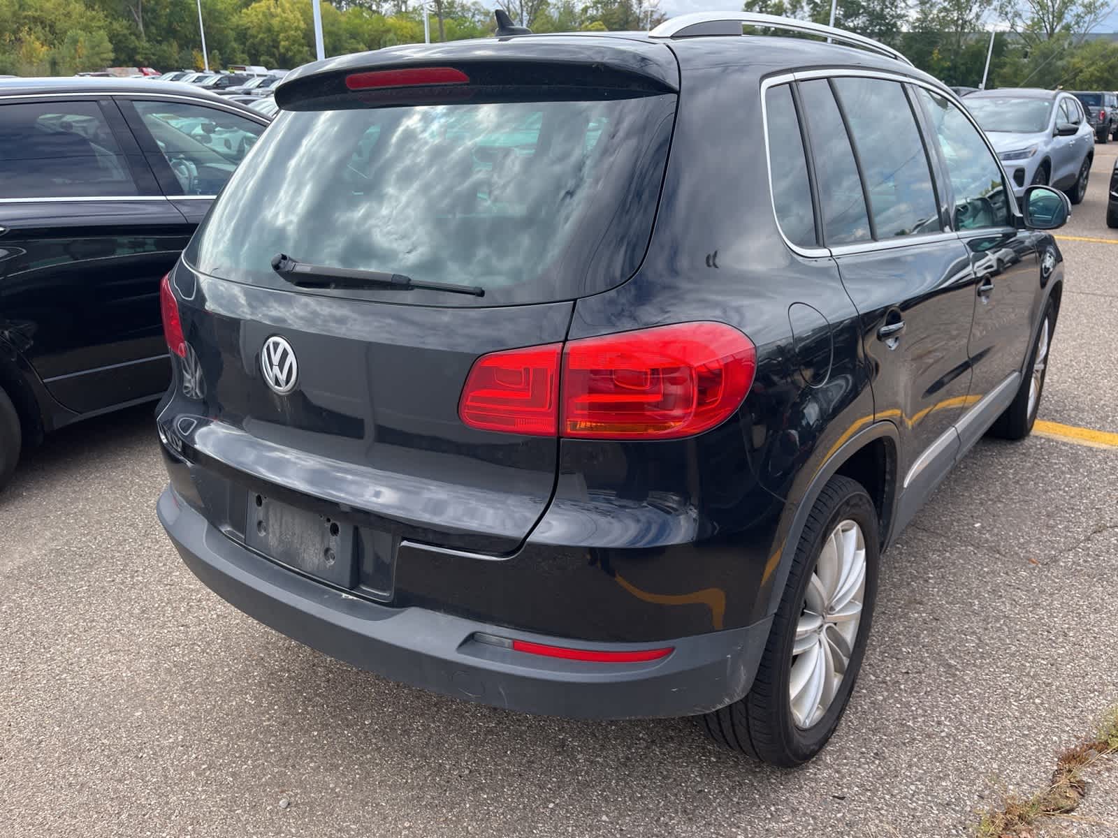 Thumbnail: 2013 Volkswagen Tiguan - 12