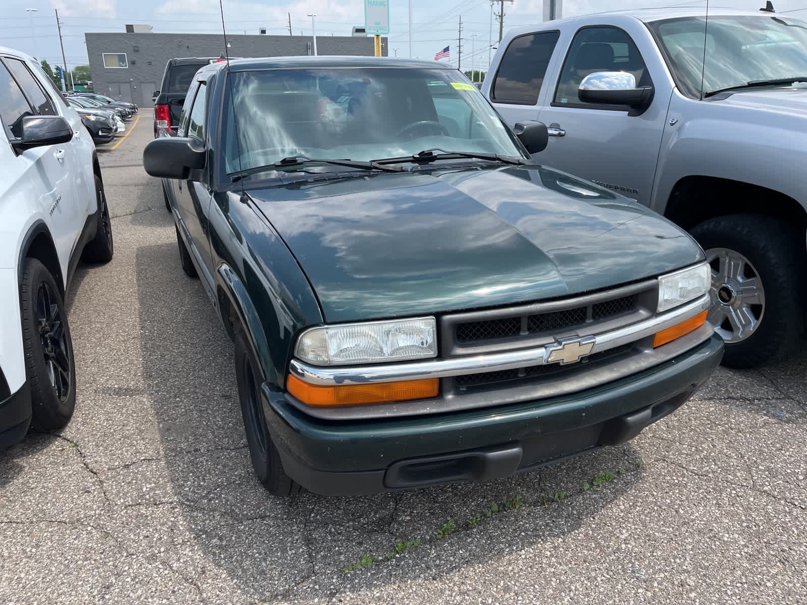 2003 Chevrolet S-10 LS 19
