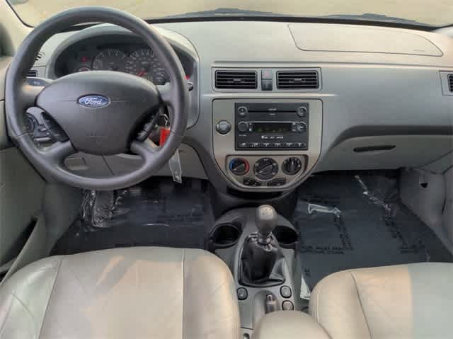 Thumbnail: 2005 Ford Focus - 16