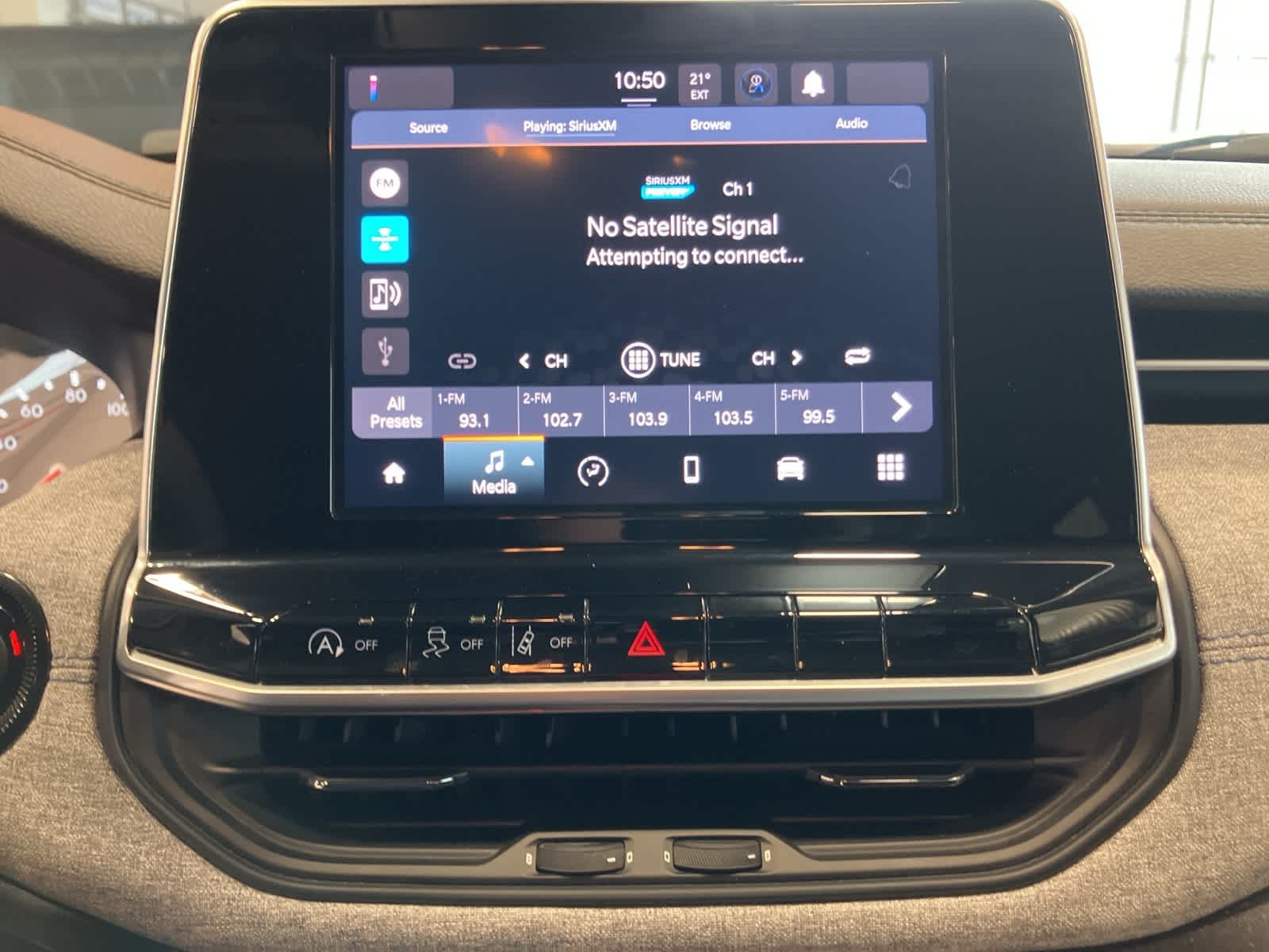 Thumbnail: 2022 Jeep Compass - 18