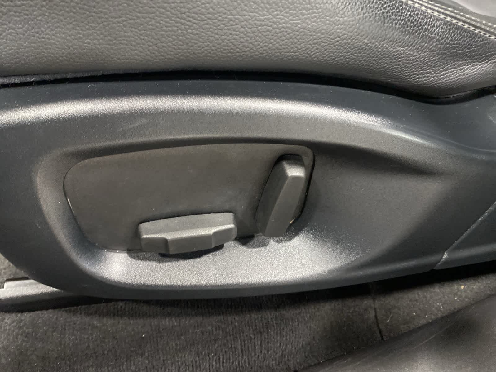 Thumbnail: 2017 Jaguar F-Pace - 16