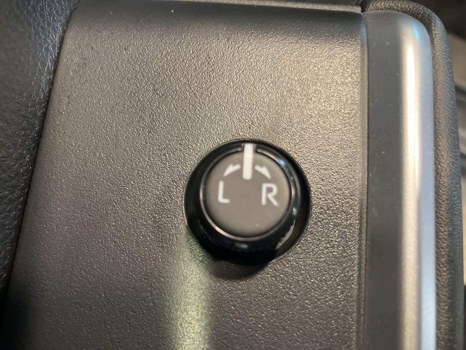 Thumbnail: 2023 Toyota Highlander - 15