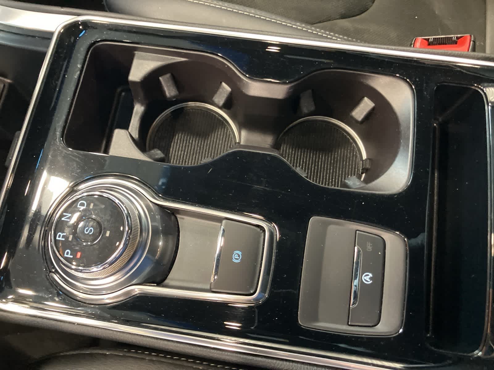Thumbnail: 2019 Ford Edge - 16