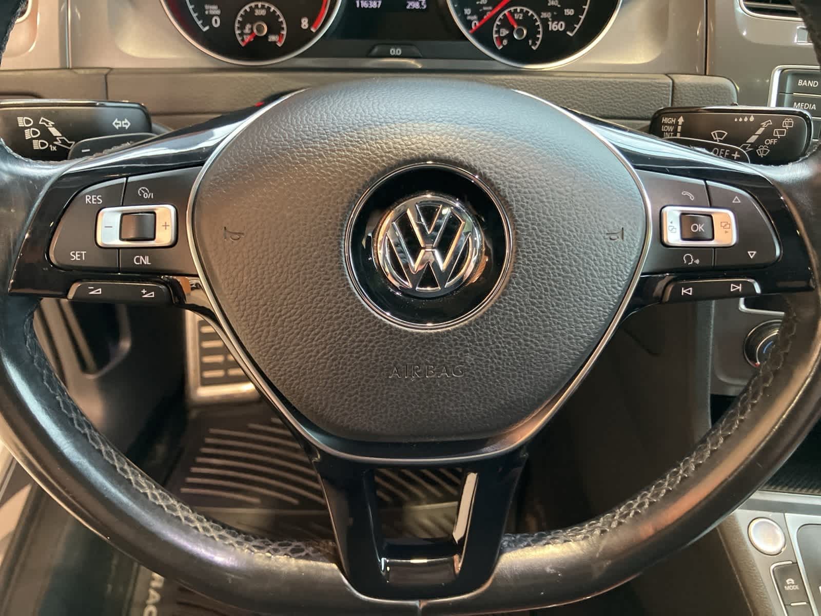 Thumbnail: 2017 Volkswagen Golf - 15