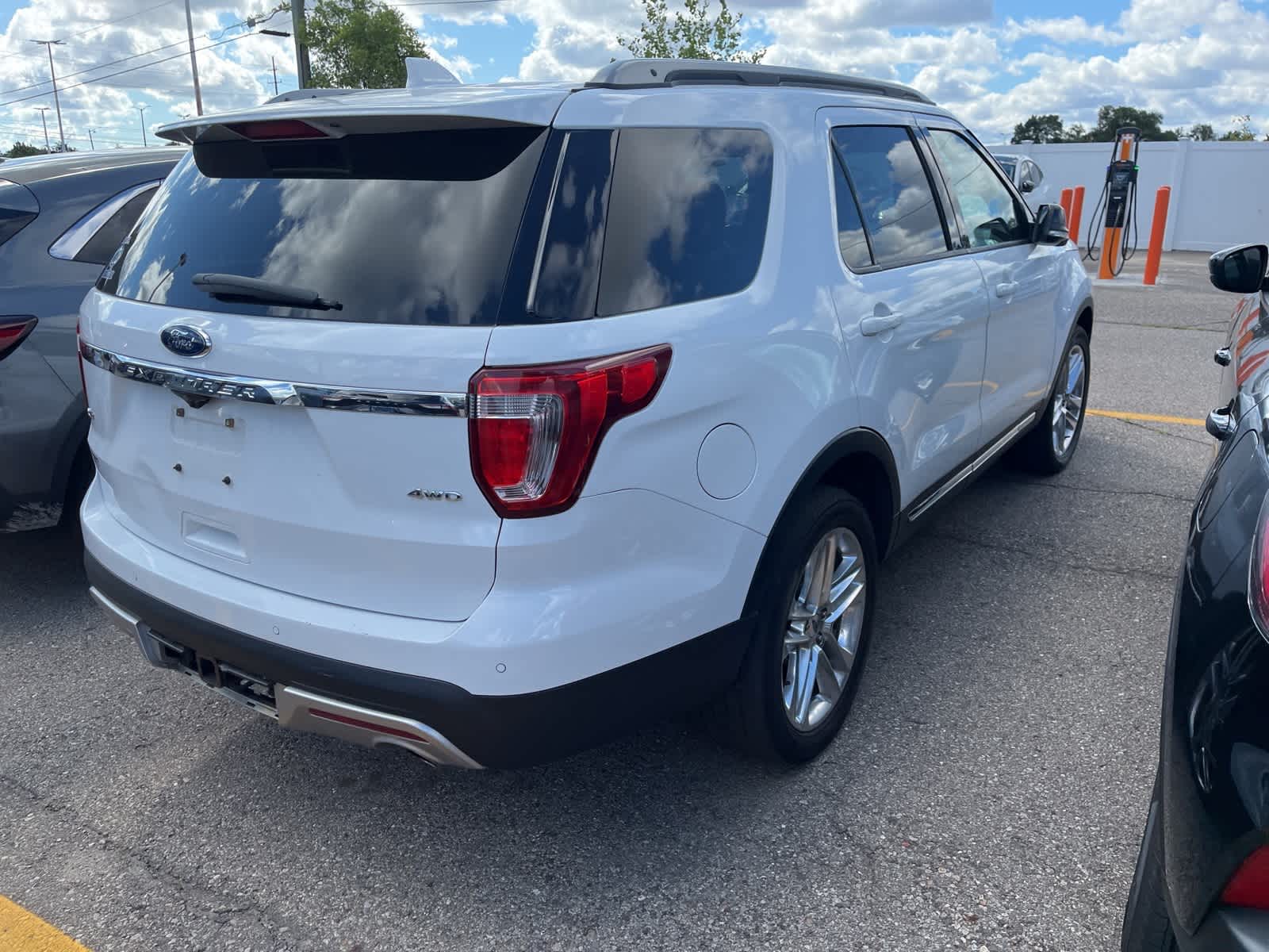 Thumbnail: 2017 Ford Explorer - 12