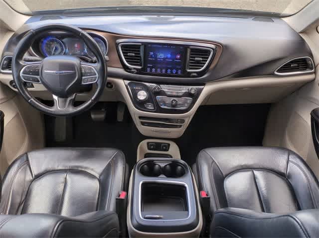 2017 Chrysler Pacifica Touring-L 16