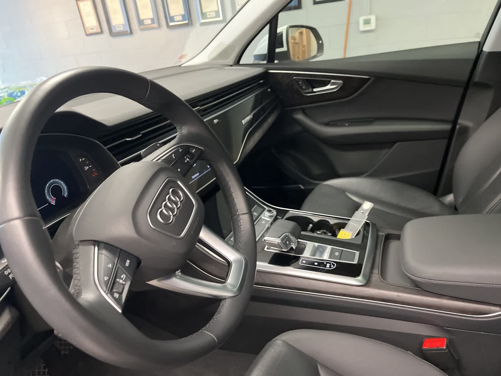 Thumbnail: 2021 Audi Q7 - 27