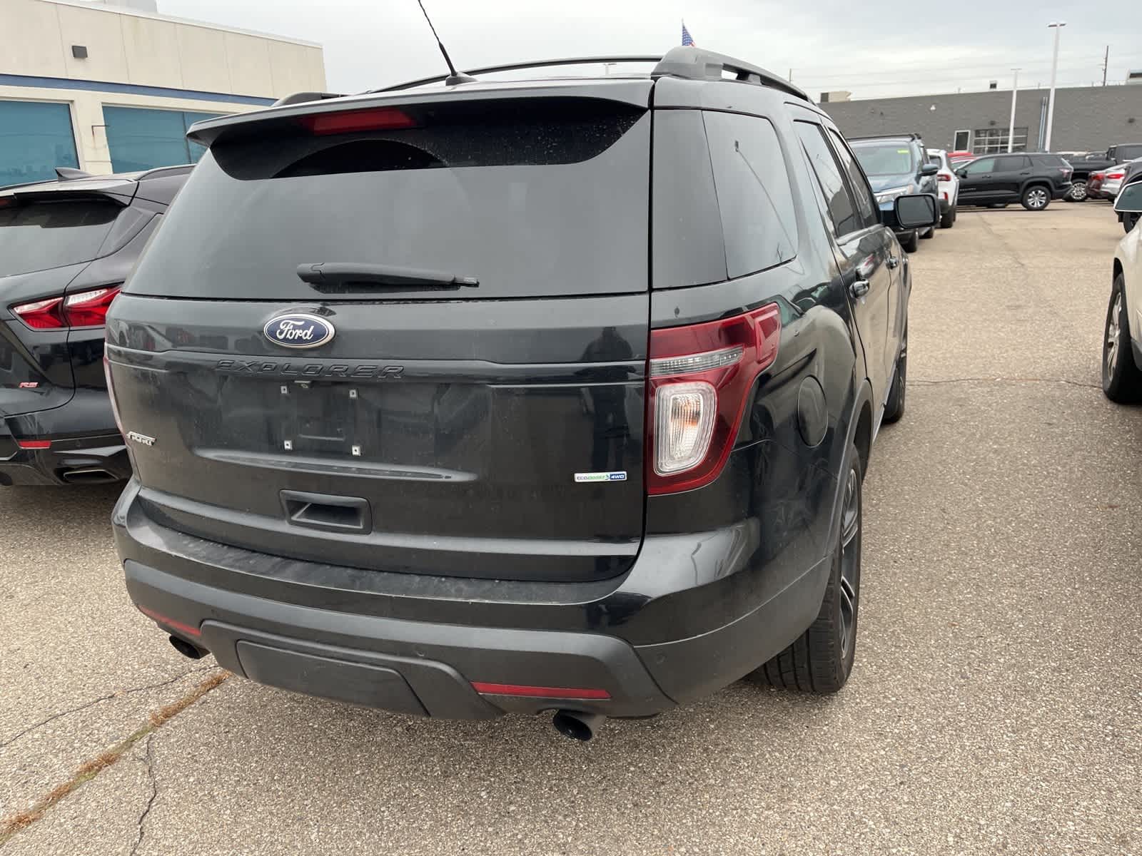 Thumbnail: 2015 Ford Explorer - 14