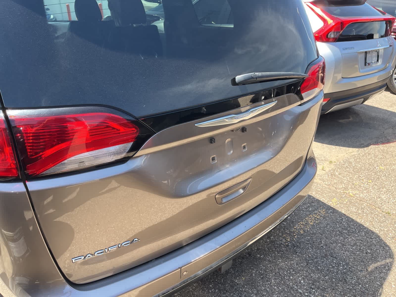 Thumbnail: 2017 Chrysler Pacifica - 10