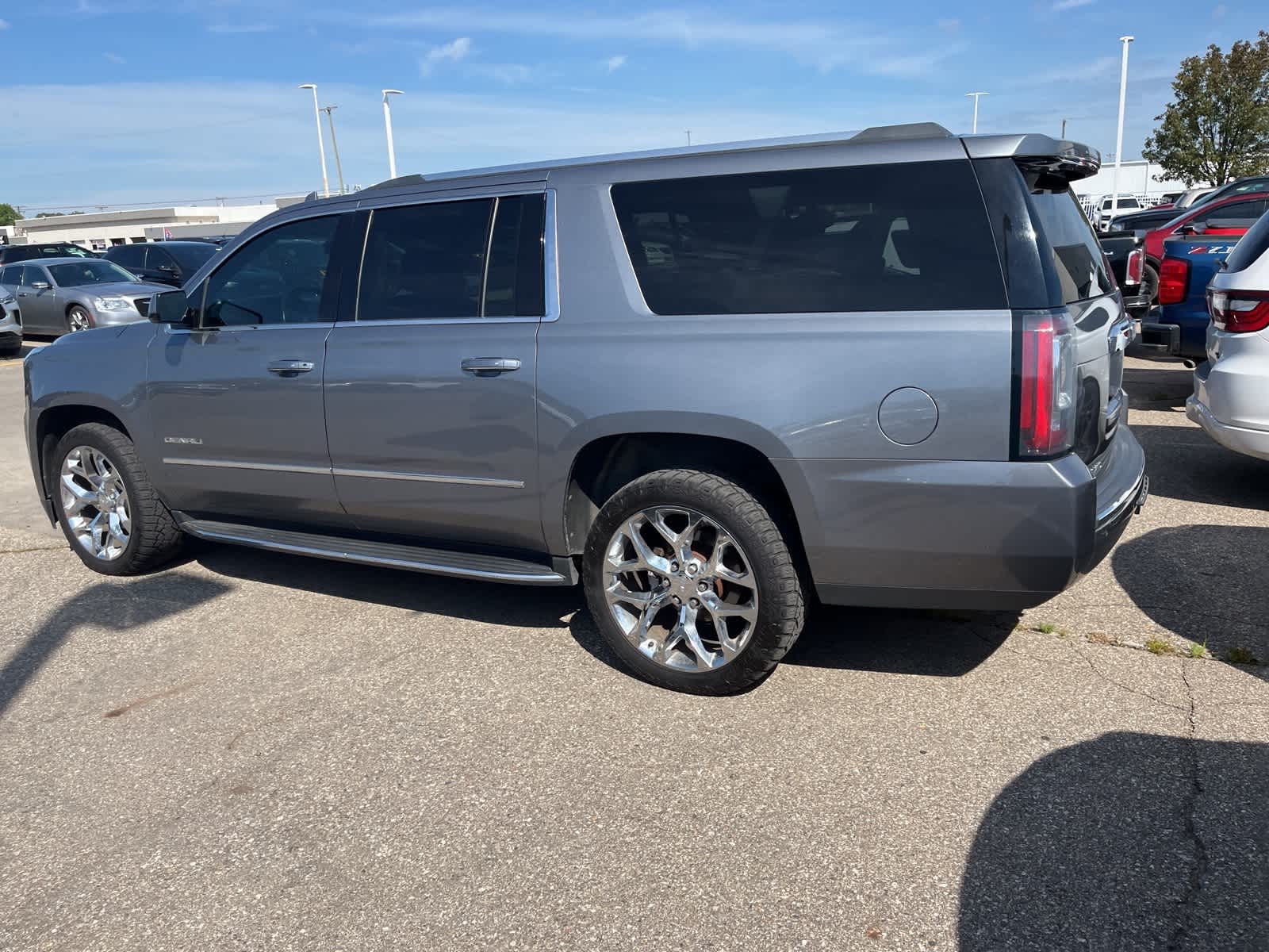 Thumbnail: 2018 GMC Yukon XL - 10