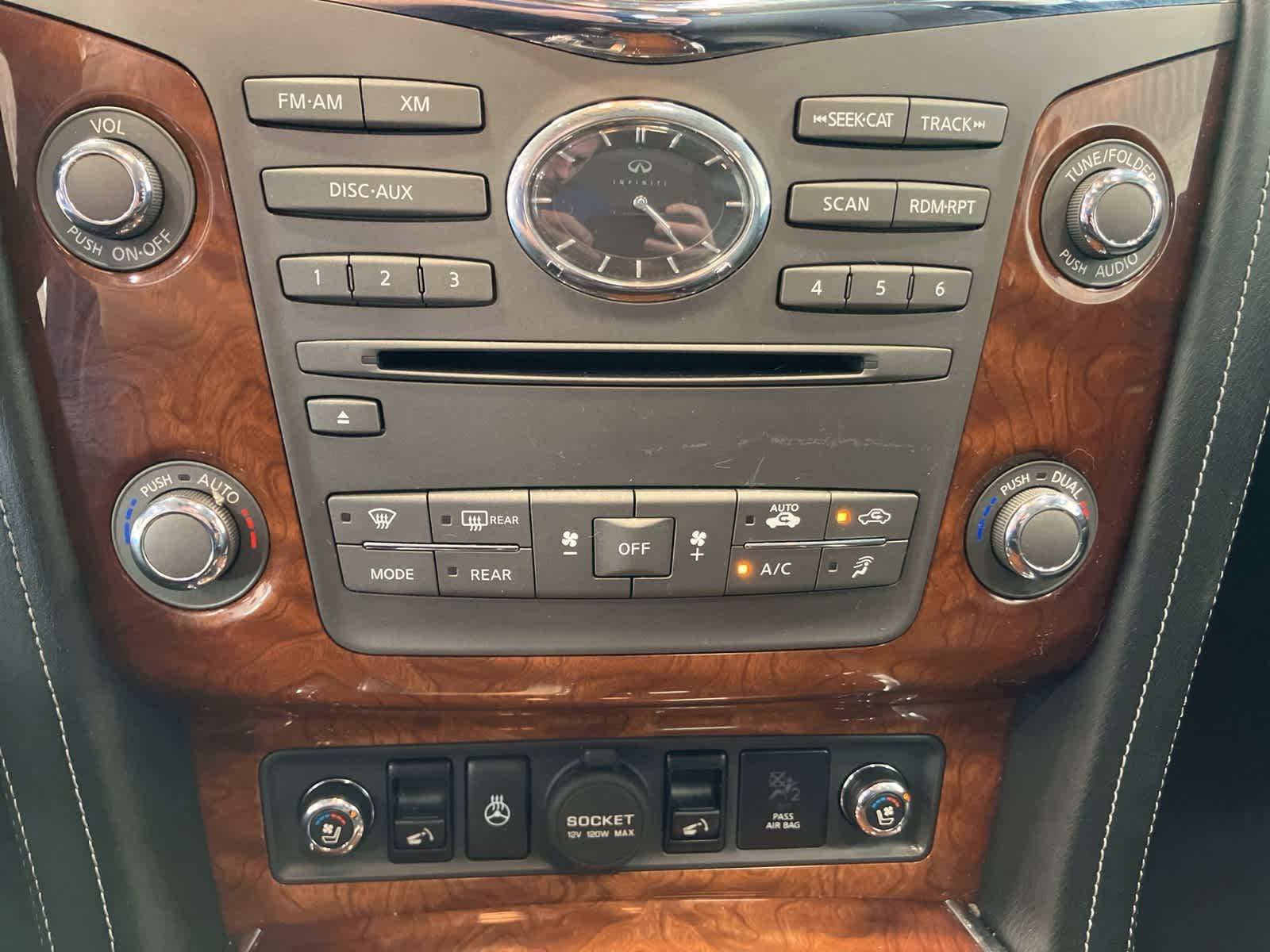 Thumbnail: 2015 INFINITI QX80 - 24