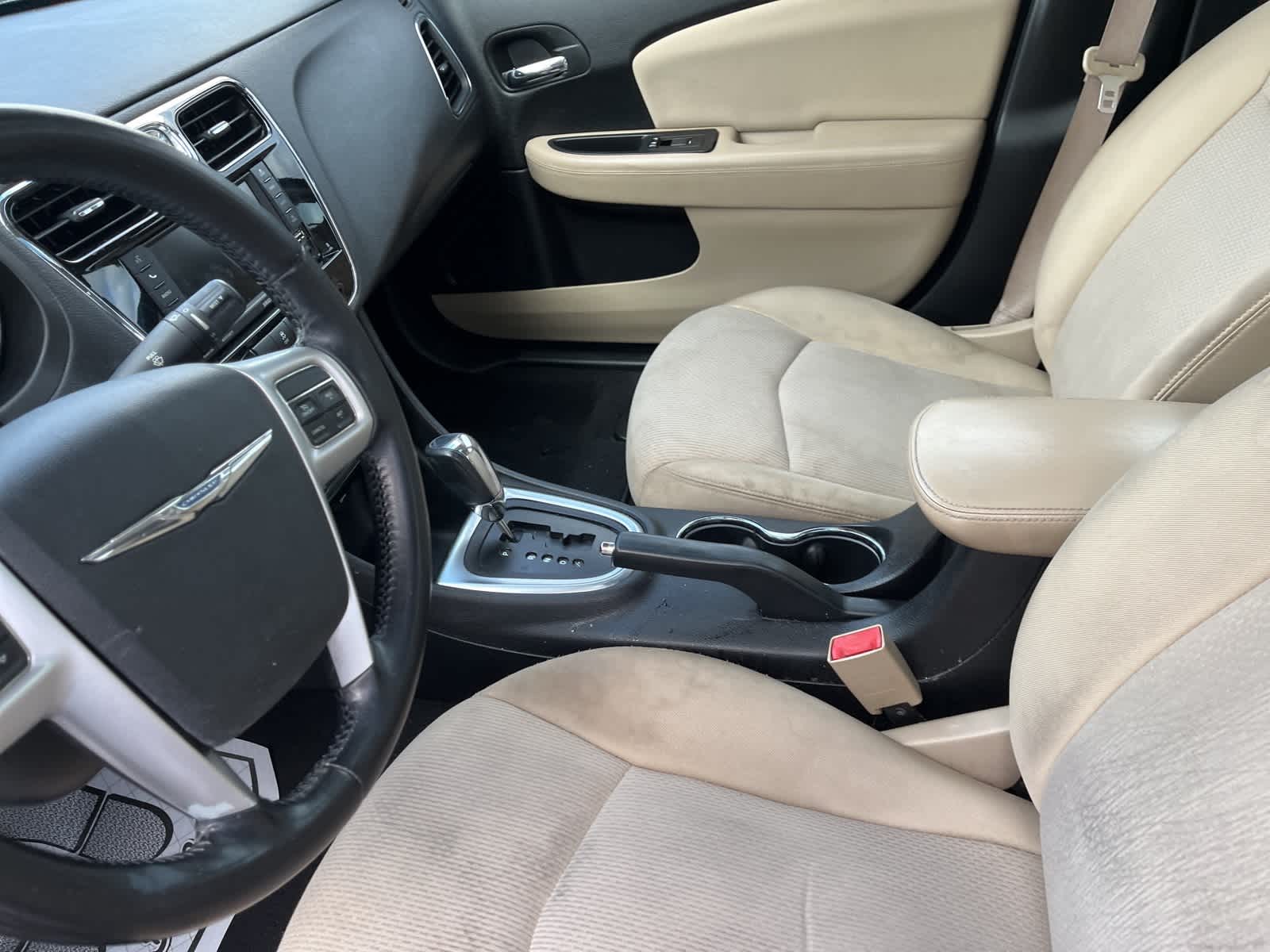 Thumbnail: 2012 Chrysler 200 - 29