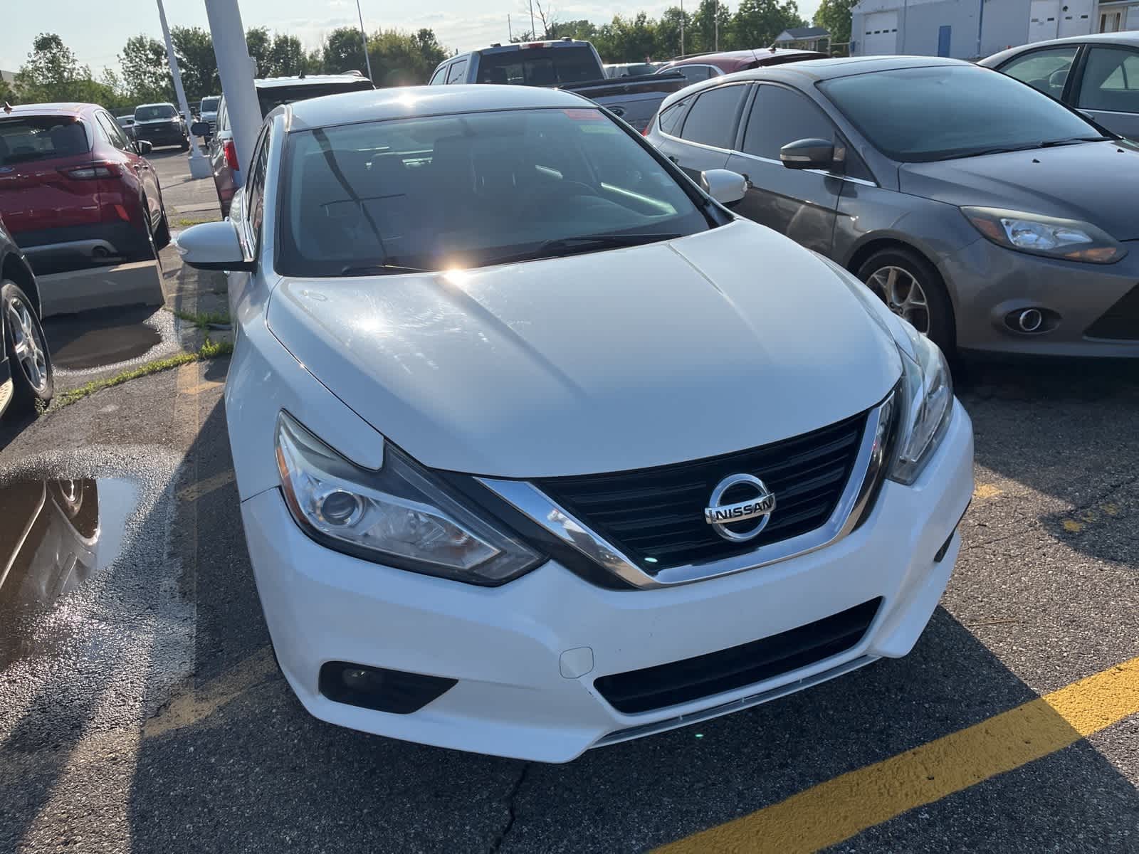 Thumbnail: 2018 Nissan Altima - 18