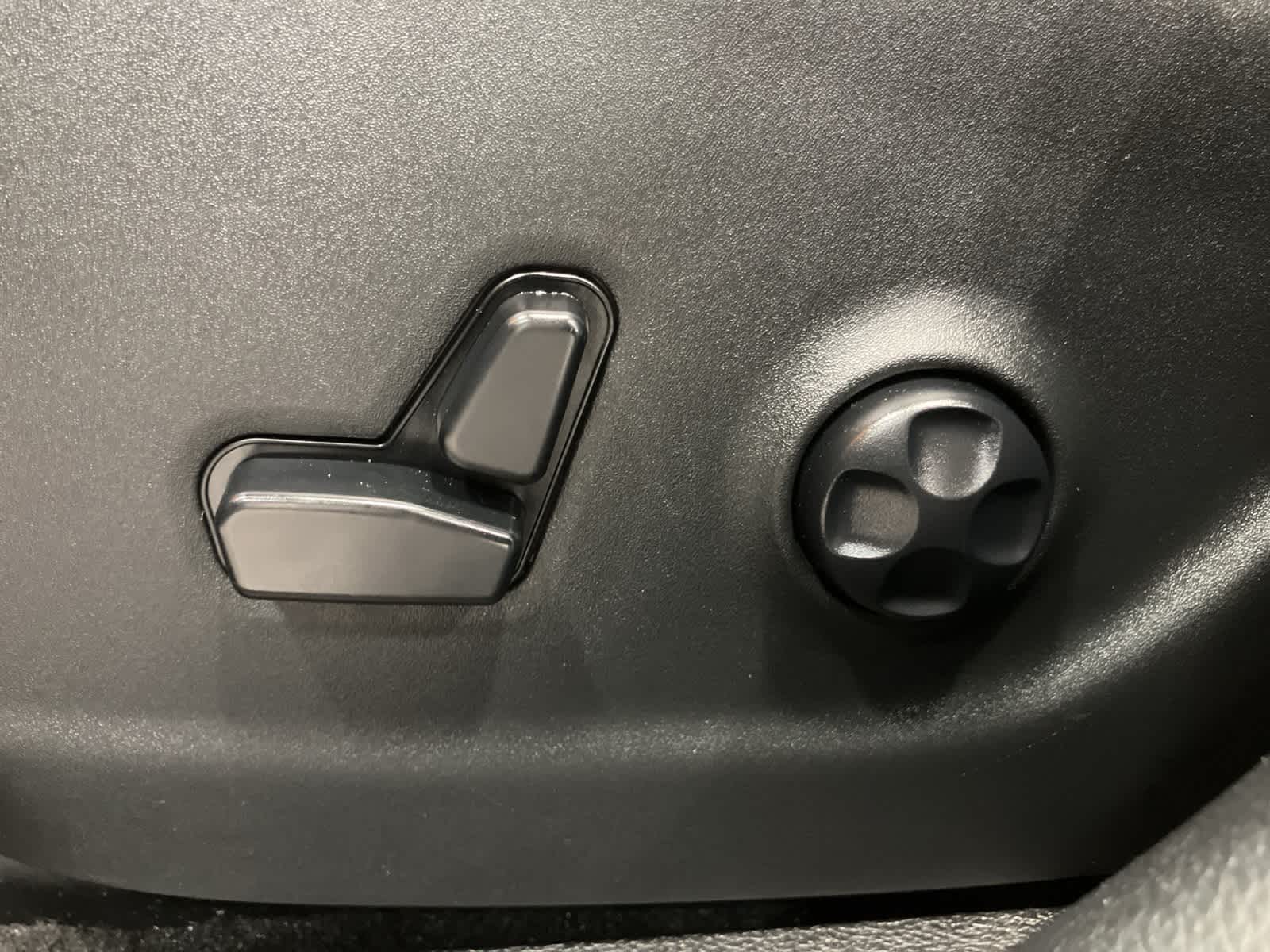 Thumbnail: 2019 Jeep Cherokee - 11