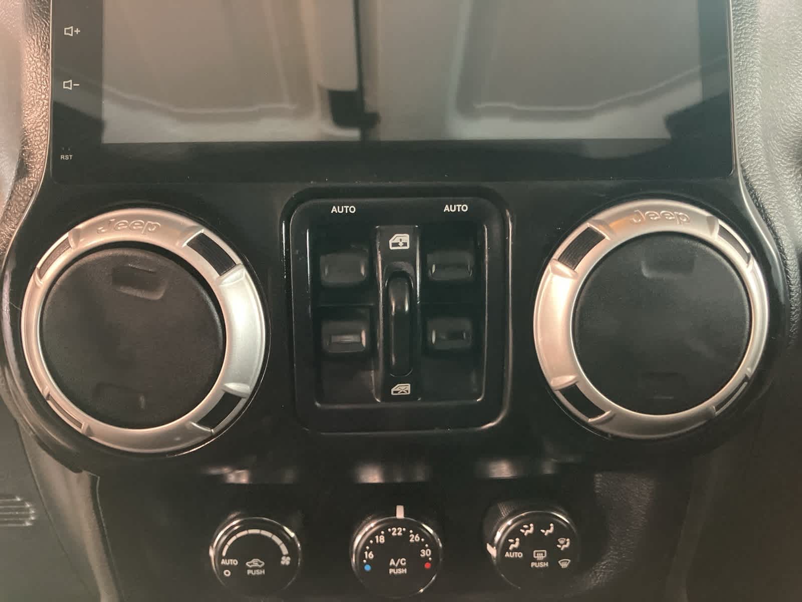 Thumbnail: 2016 Jeep Wrangler - 16