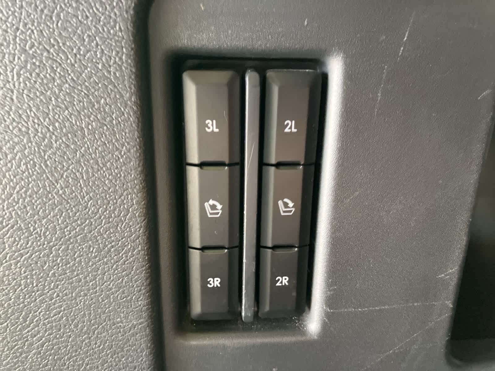 Thumbnail: 2023 Lincoln Navigator - 31