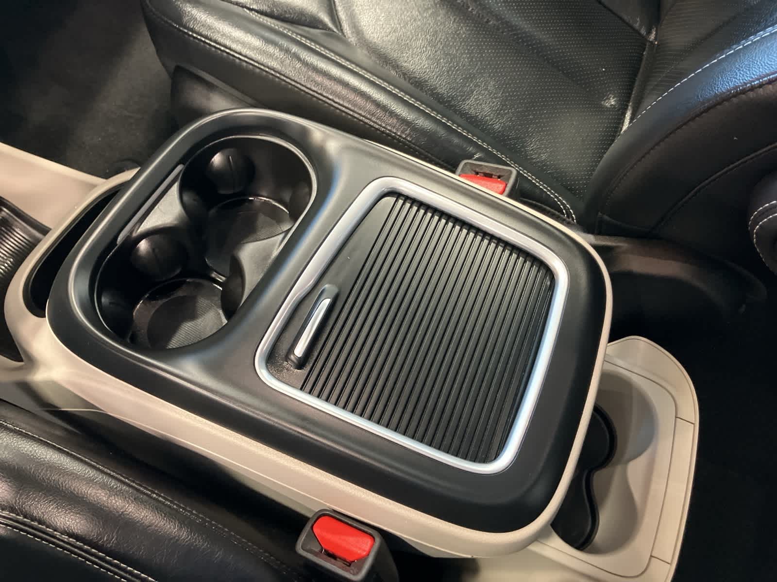 Thumbnail: 2022 Chrysler Pacifica - 17