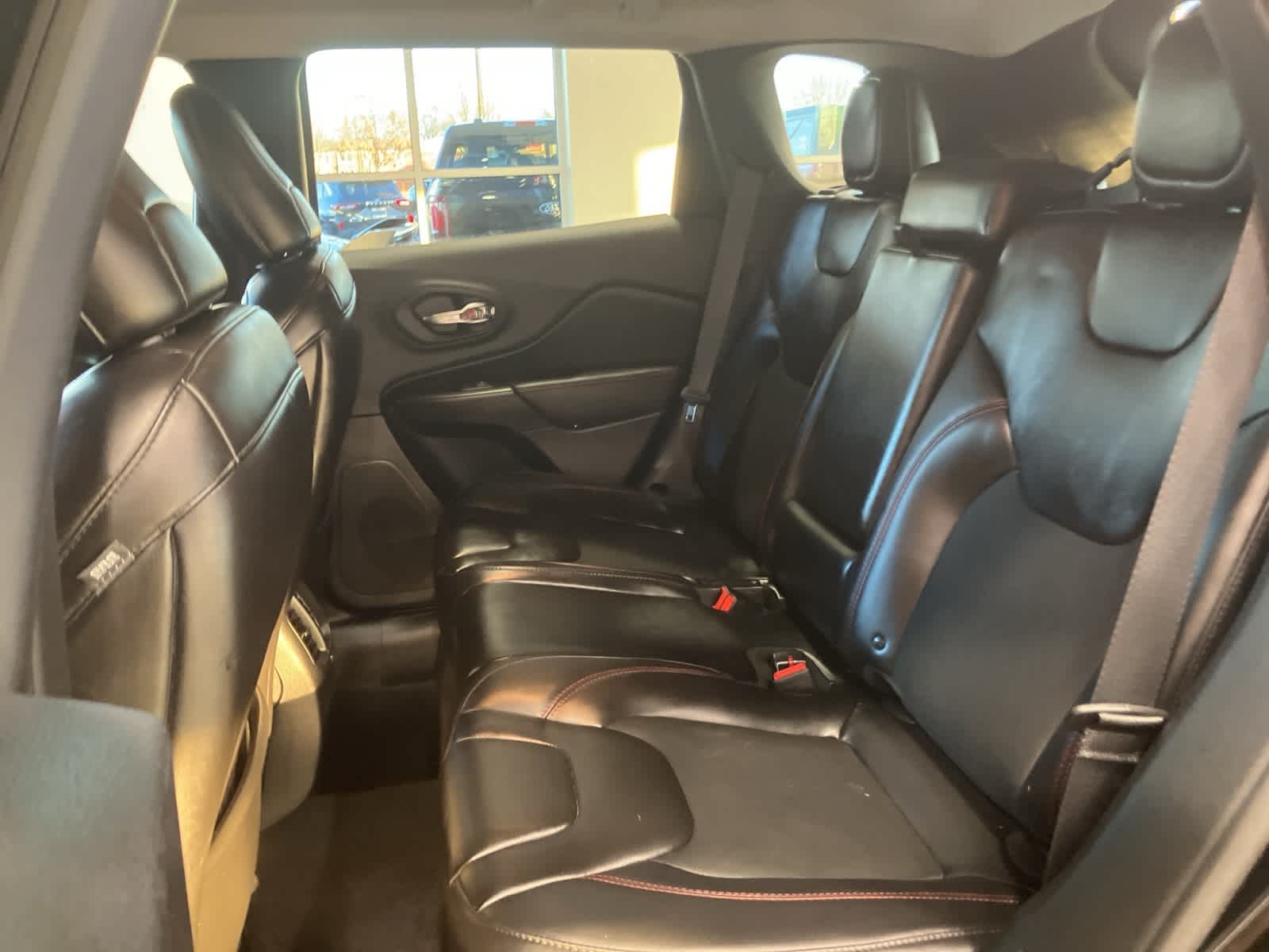 Thumbnail: 2019 Jeep Cherokee - 24