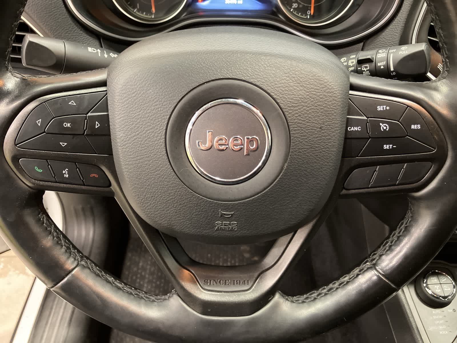 Thumbnail: 2020 Jeep Cherokee - 14