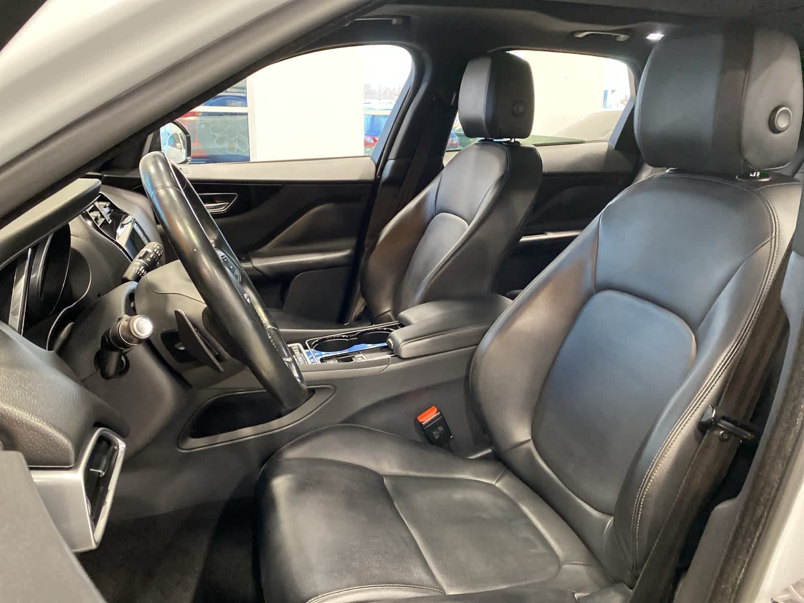 Thumbnail: 2017 Jaguar F-Pace - 11