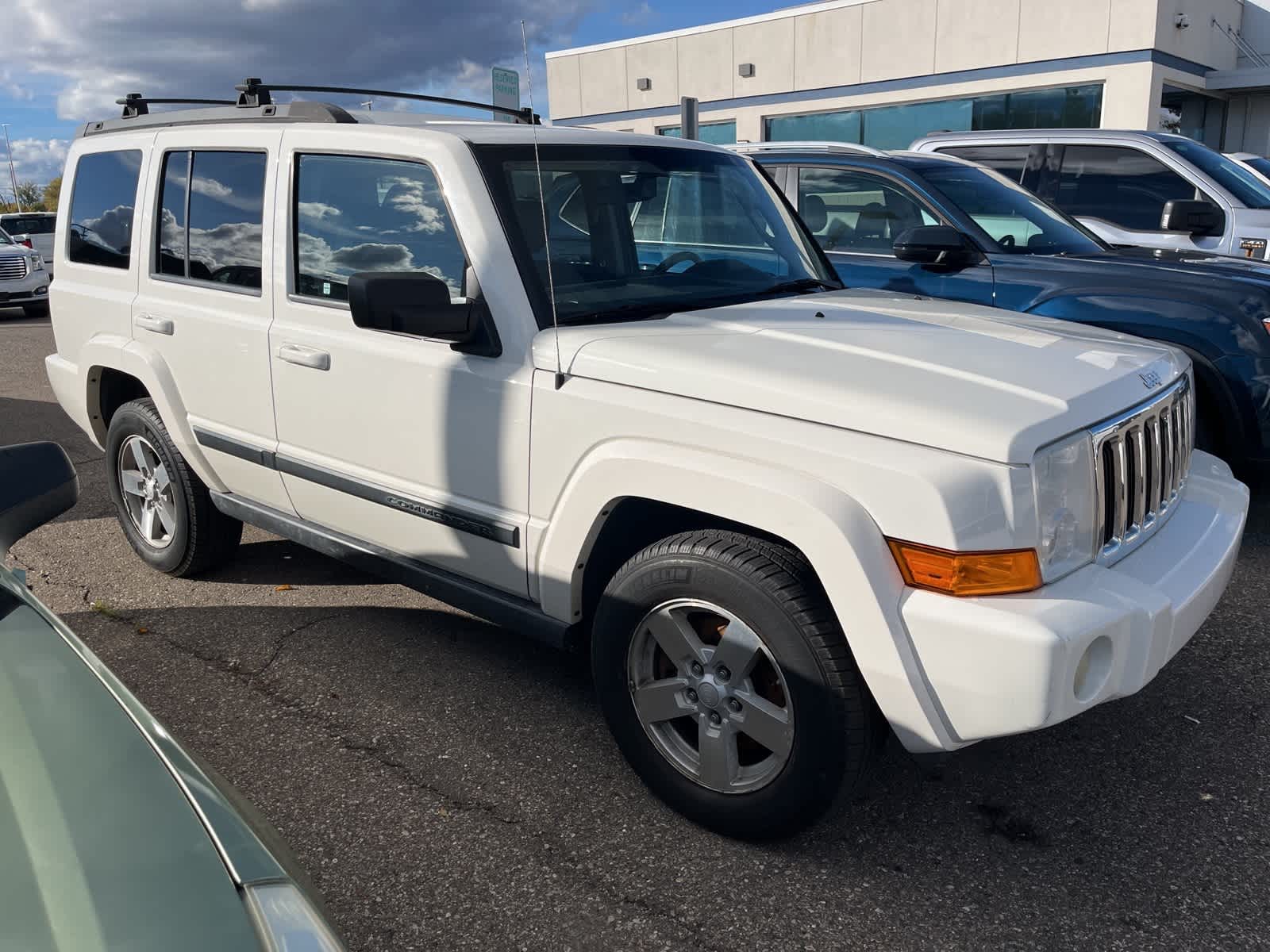 Thumbnail: 2008 Jeep Commander - 18