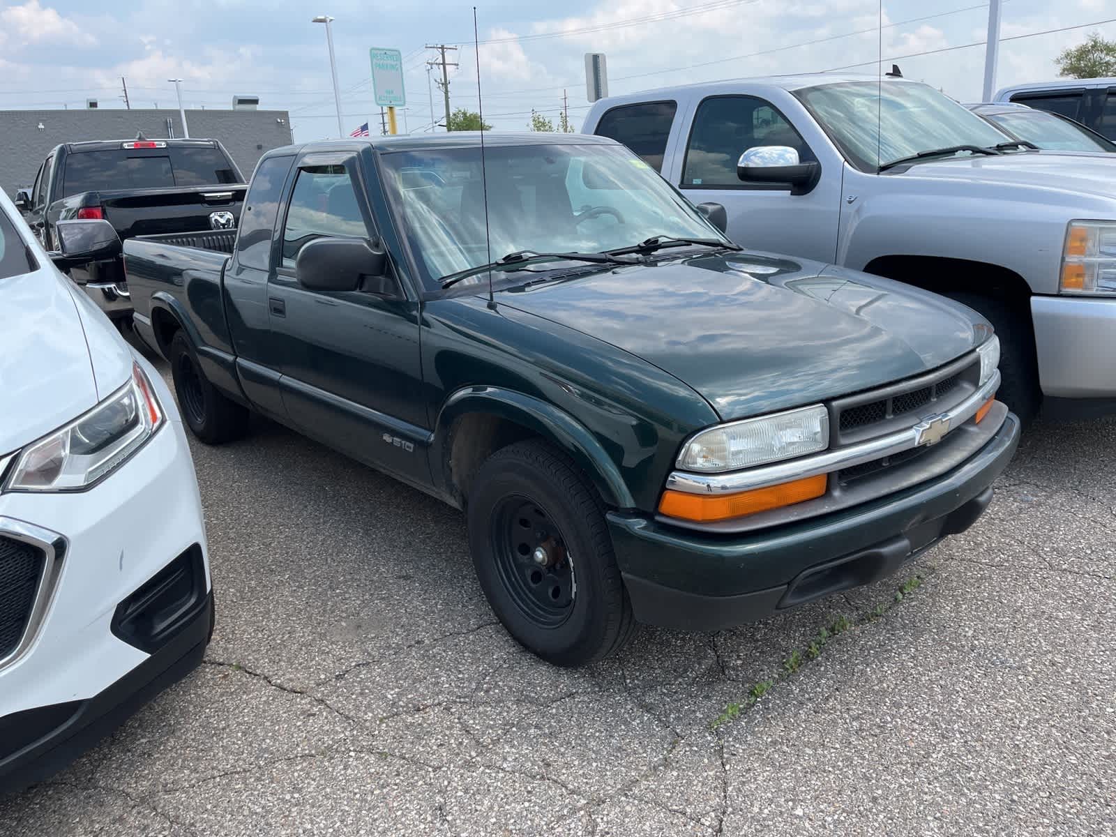2003 Chevrolet S-10 LS 17