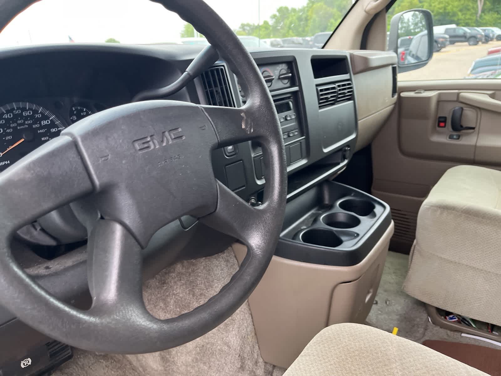 Thumbnail: 2004 GMC Savana - 27
