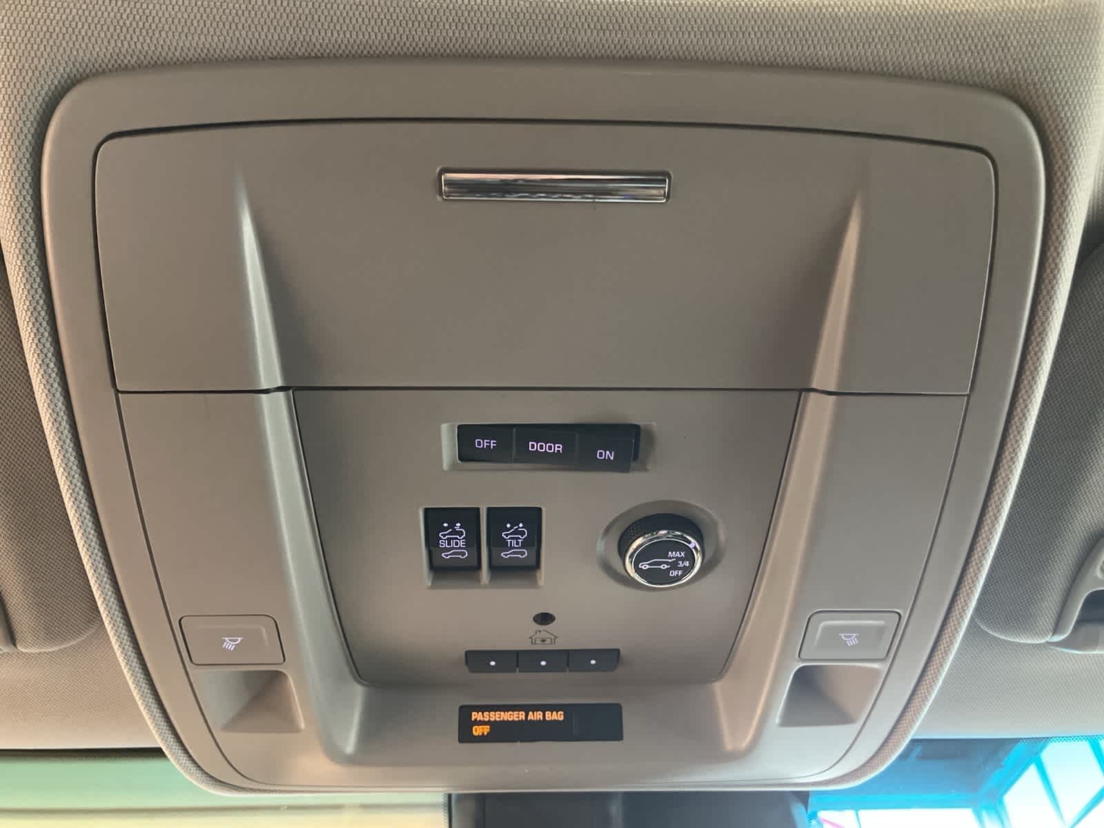 Thumbnail: 2015 Chevrolet Tahoe - 27