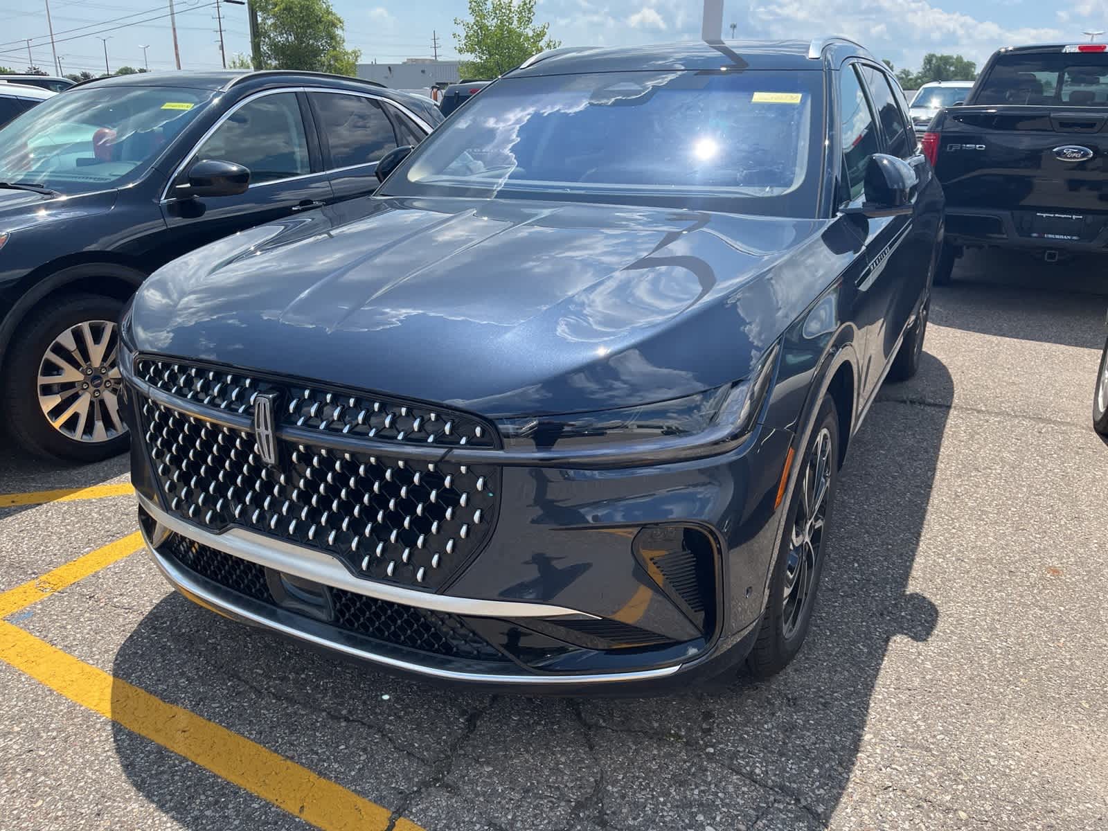 Thumbnail: 2024 Lincoln Nautilus - 3