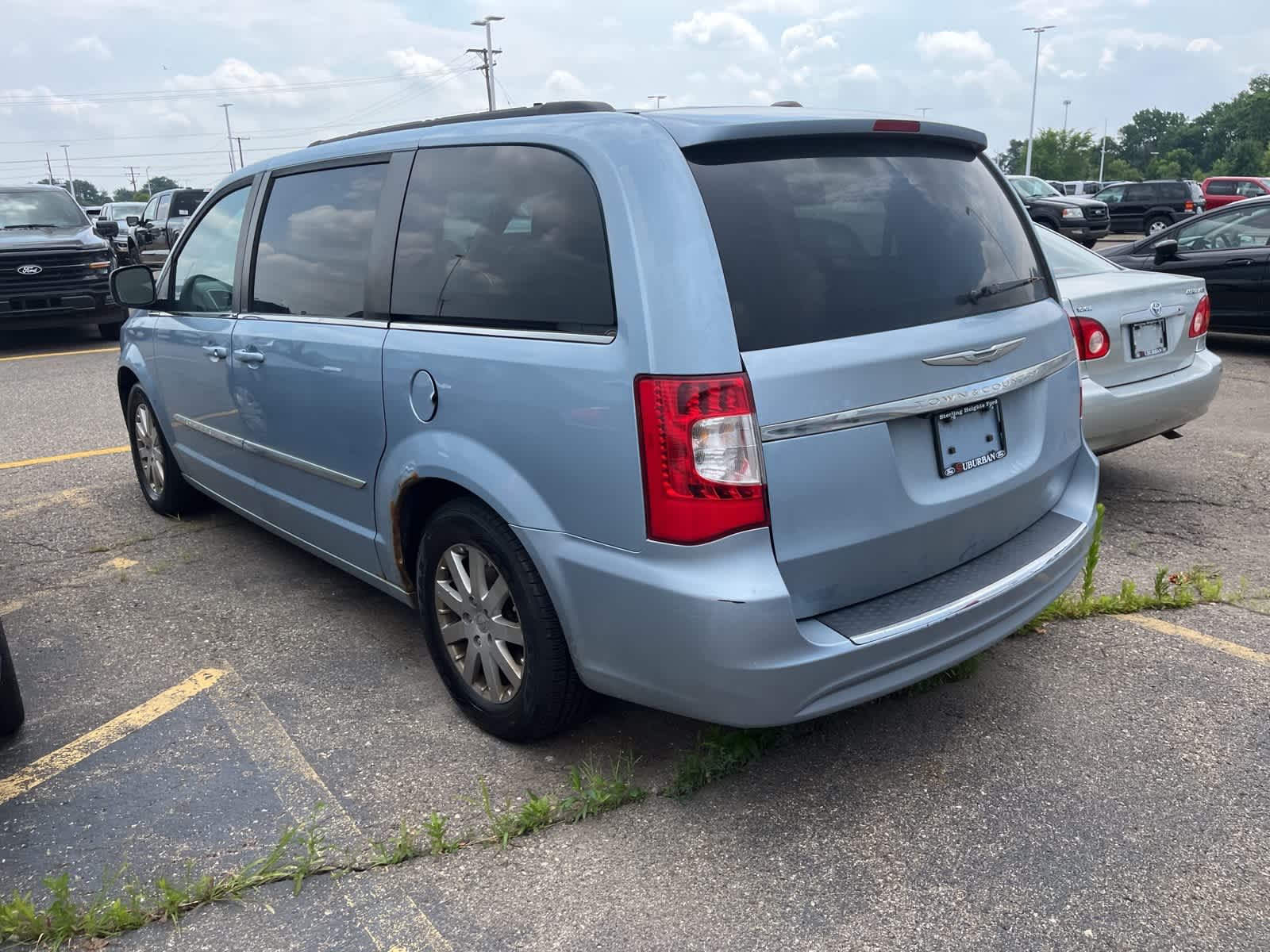 Thumbnail: 2013 Chrysler Town & Country - 10
