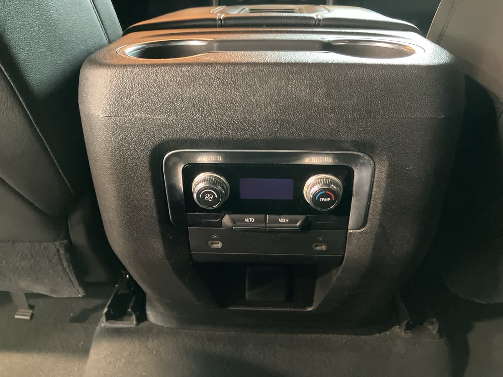 Thumbnail: 2021 GMC Yukon XL - 25