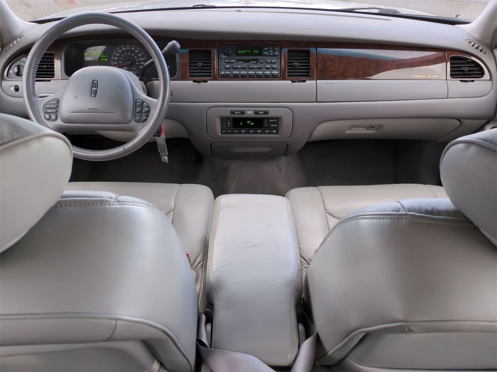 2000 Lincoln Town Car Signature 14