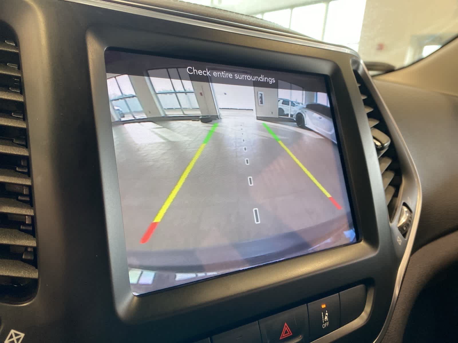 Thumbnail: 2021 Jeep Cherokee - 21