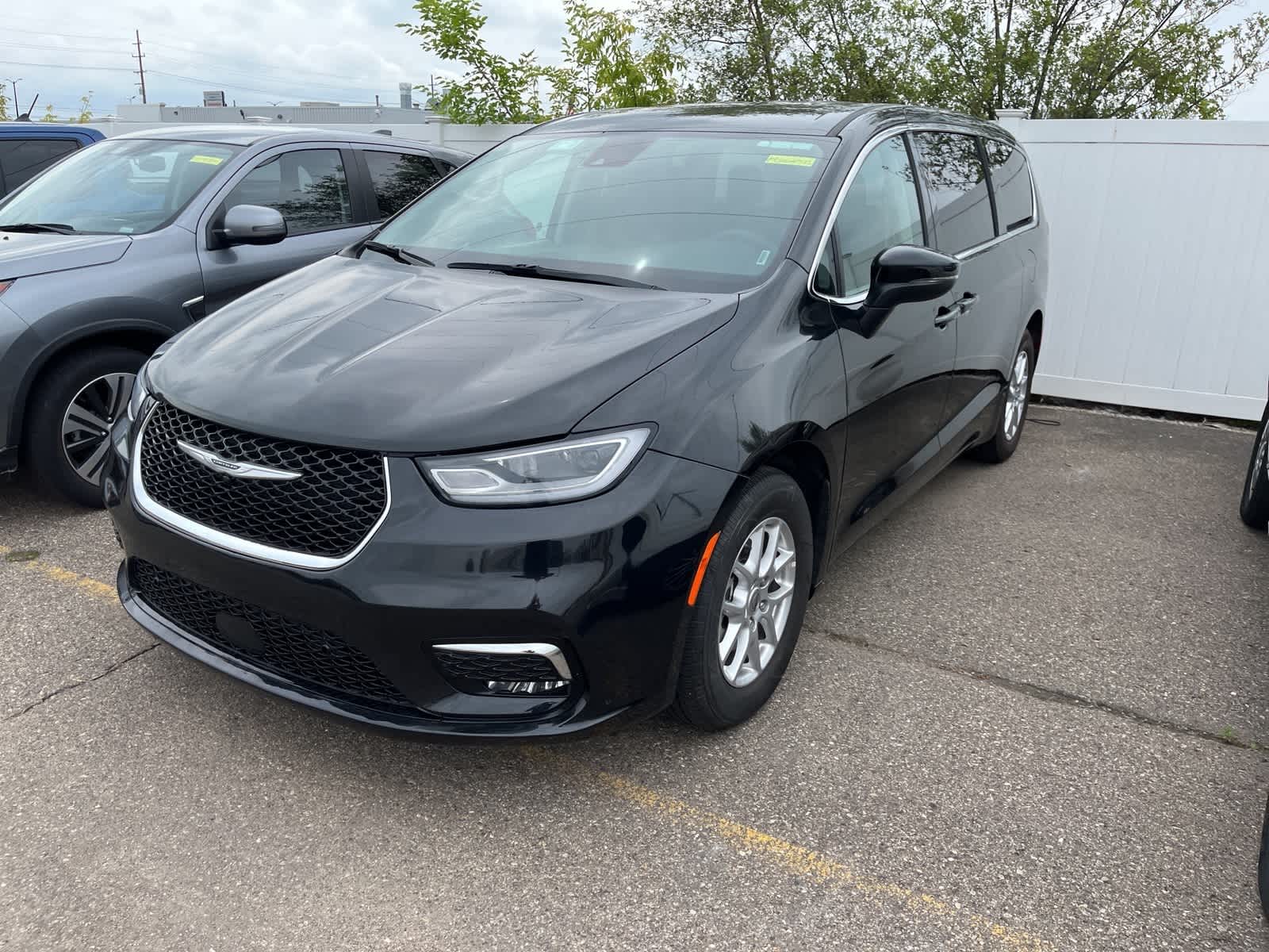 2023 Chrysler Pacifica Touring L -
                  Sterling Heights, MI