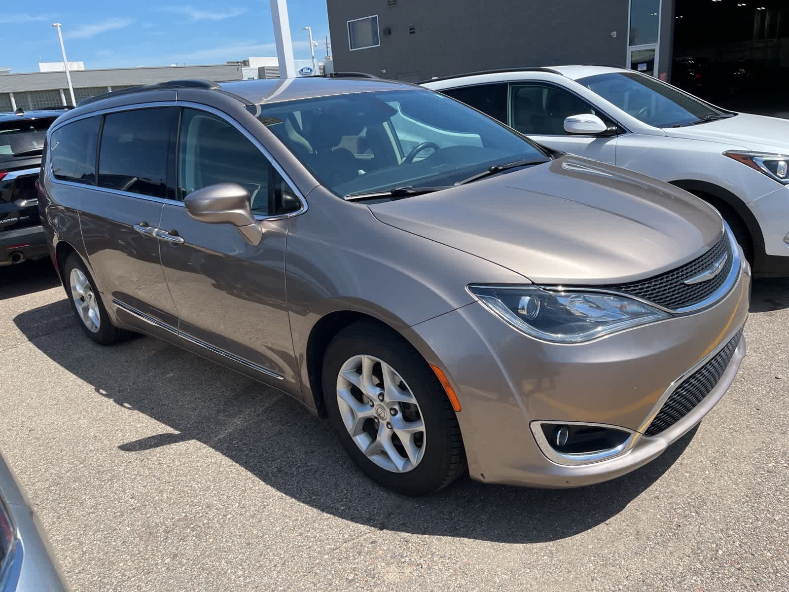 Thumbnail: 2017 Chrysler Pacifica - 17