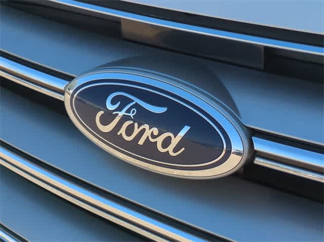 2016 Ford Edge SE 12