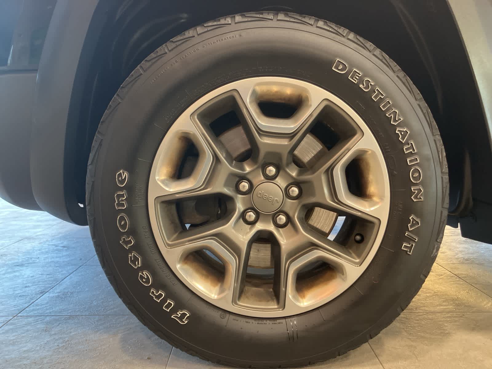 Thumbnail: 2019 Jeep Cherokee - 9