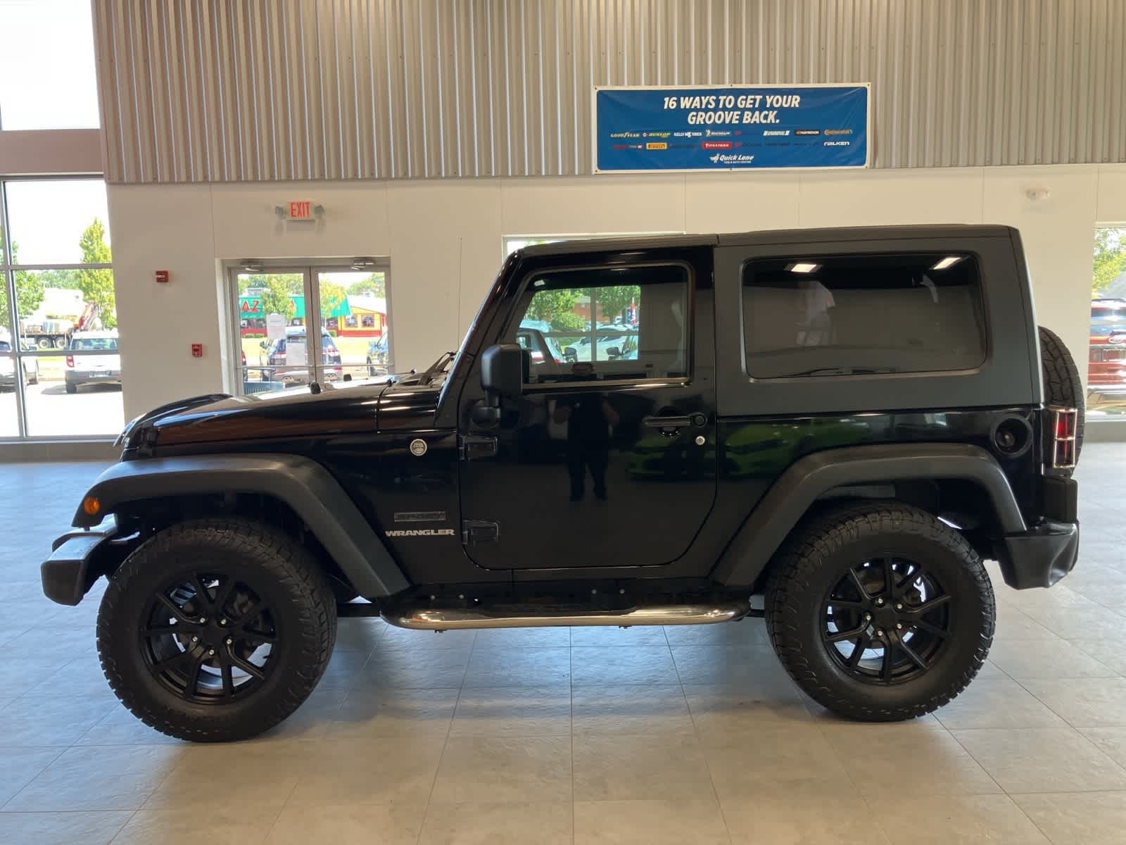 Thumbnail: 2010 Jeep Wrangler - 9