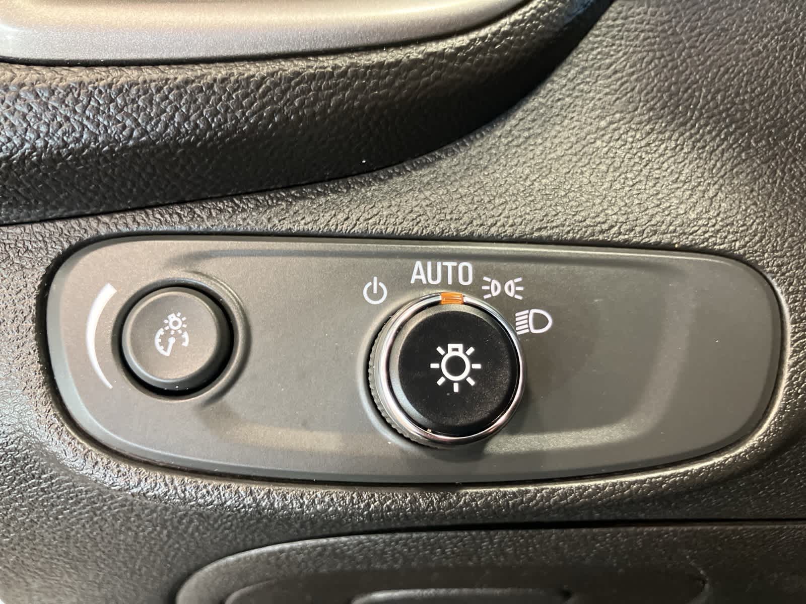 Thumbnail: 2017 Chevrolet Trax - 13