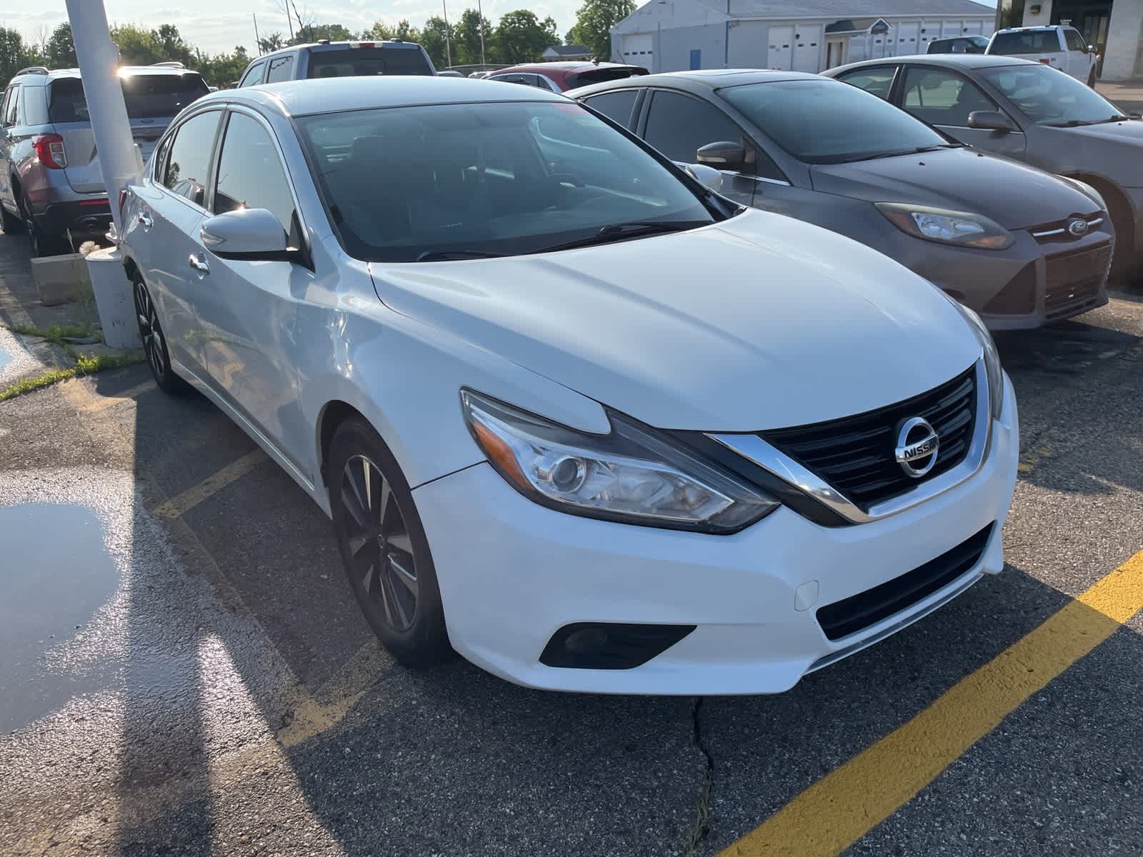 Thumbnail: 2018 Nissan Altima - 16