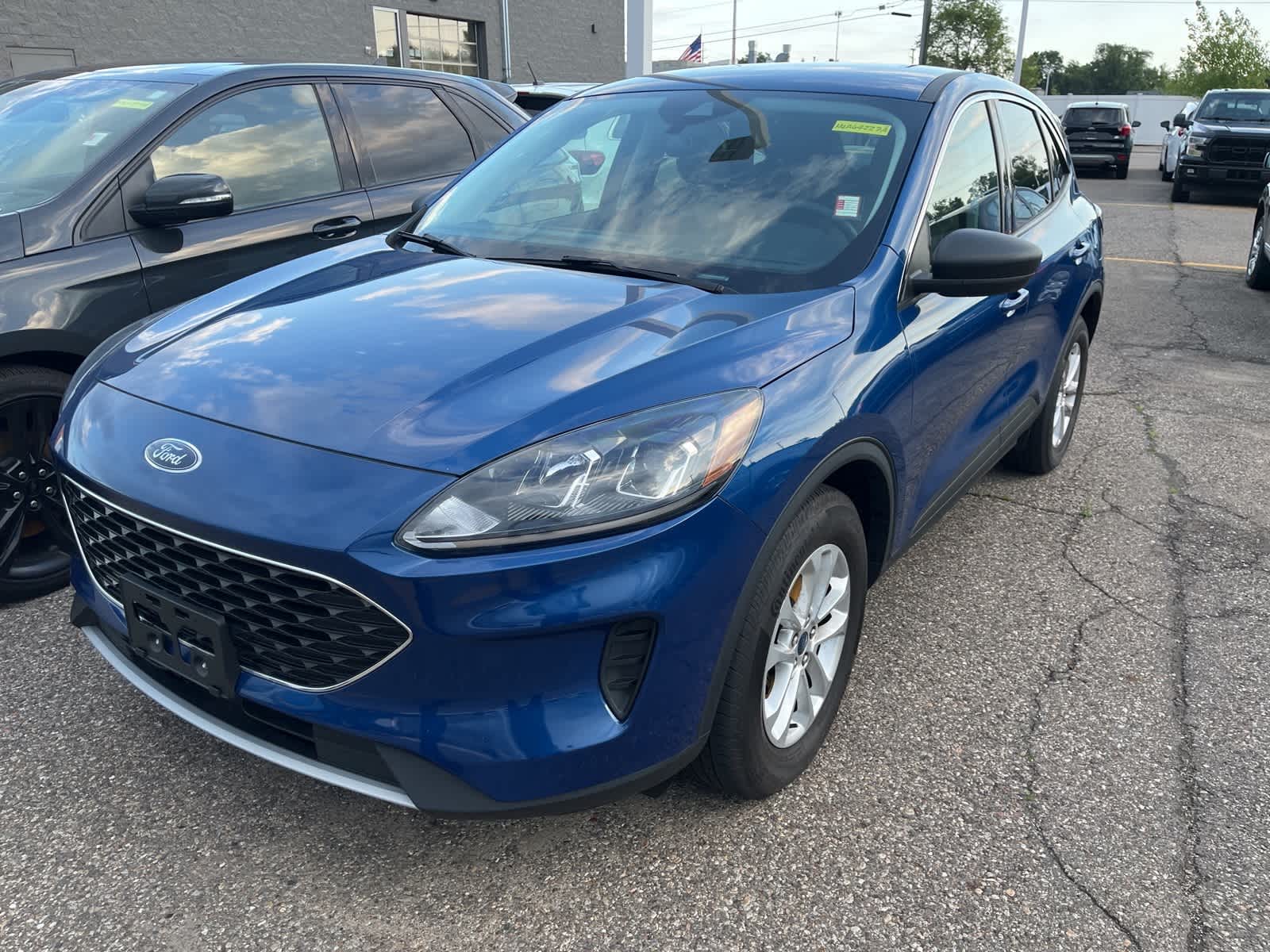 Thumbnail: 2022 Ford Escape - 3