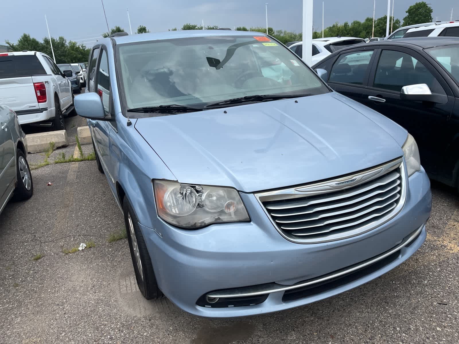 Thumbnail: 2013 Chrysler Town & Country - 20